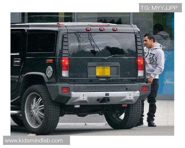 足球明星驾车被警察拦截引发媒体热议背后真相曝光