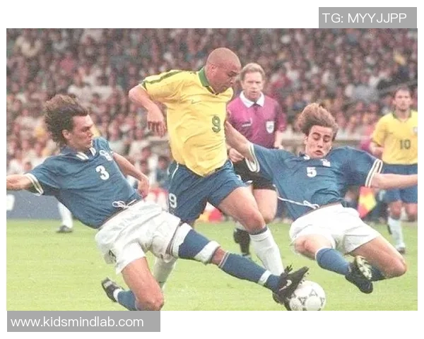 脾气火爆的足球明星们背后的故事与成就揭秘